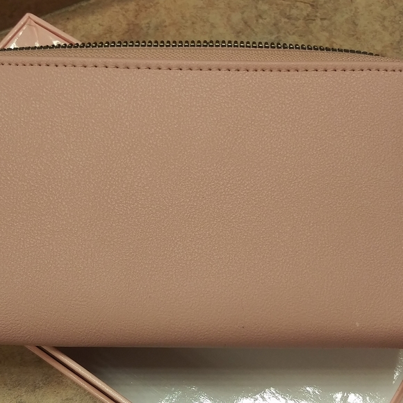Juicy Couture Pink Wallet New In Box - Picture 2 of 8